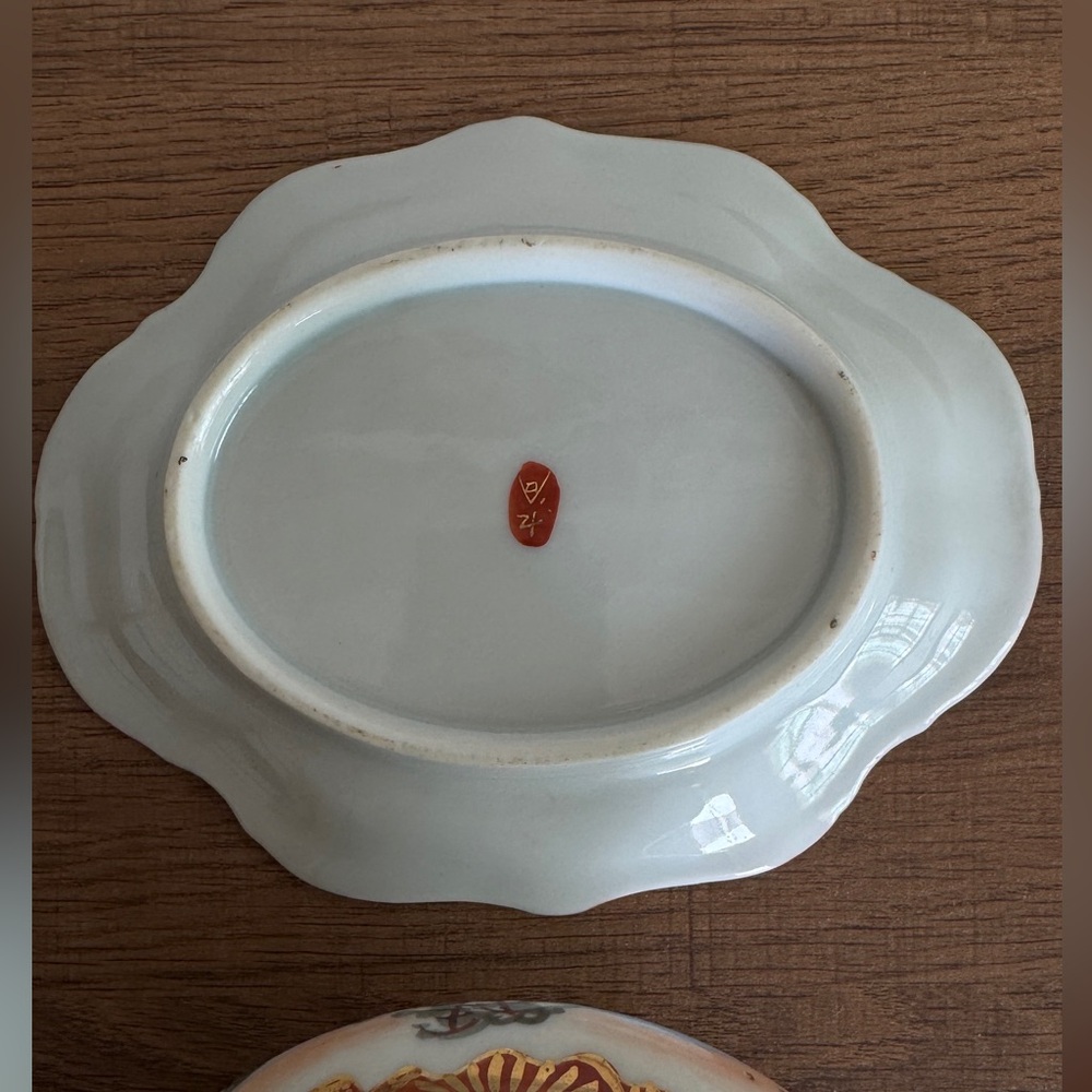 Elegant Japanese Porcelain Gravy Boat with Spoon - Picture 4 of 7